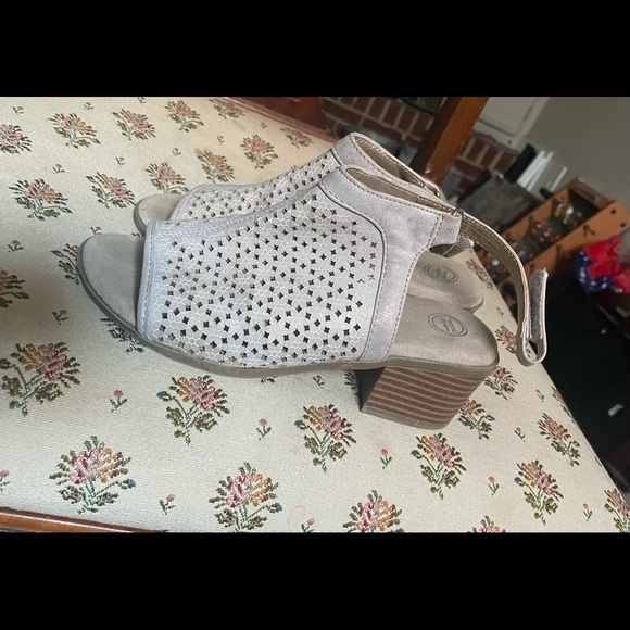 GUC Wonder Nation Heeled open toed Sandals - Picture 3 of 8